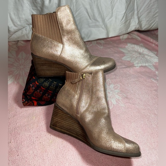 Toms Rose Gold Ankle Booties - Picture 11 of 11